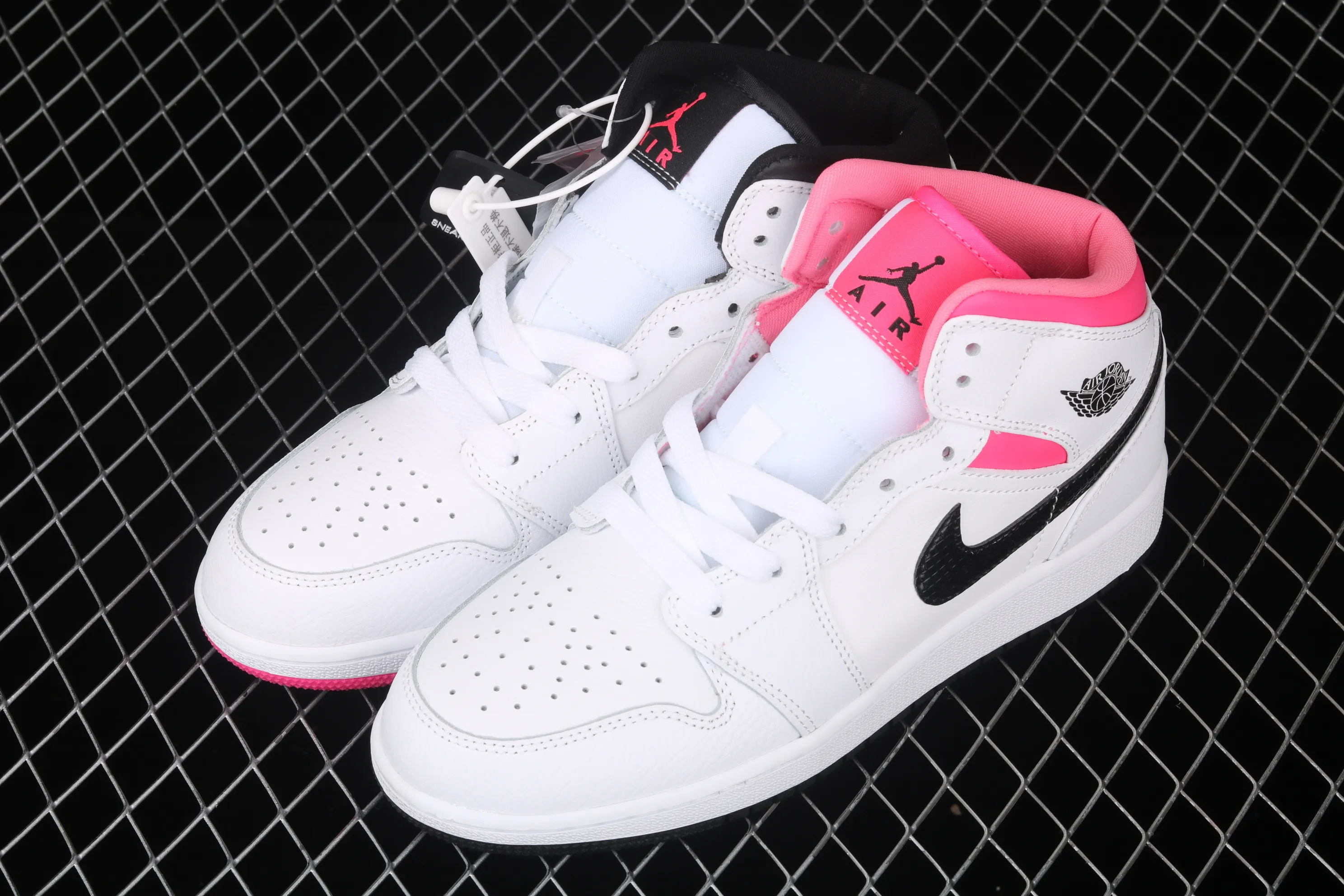 All categories Air Jordan Jordan series basketball shoes Air Jordan 1 Mid Air Jordan 1 Mid AJ1 black and white pink Joe 1 mandarin duck hook Valentine's Day 555112-106